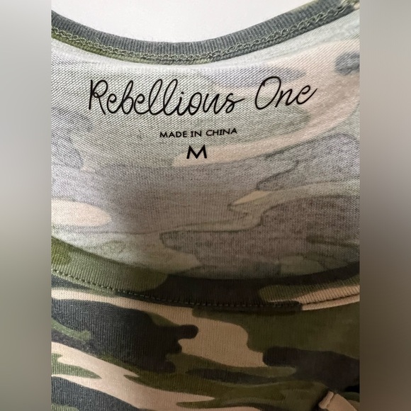 REBELLIOUS ONE. CAMOUFLAGE KNOT FRONT SLEEVELESS TANK TOP - Picture 5 of 5